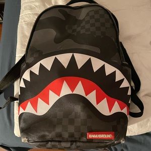 black&red spray ground backpack 🎒